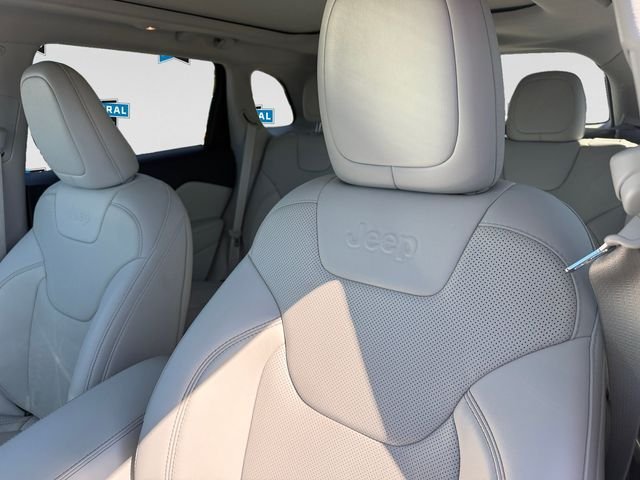 Used 2022 Jeep Cherokee Limited AWD/4WD image 17