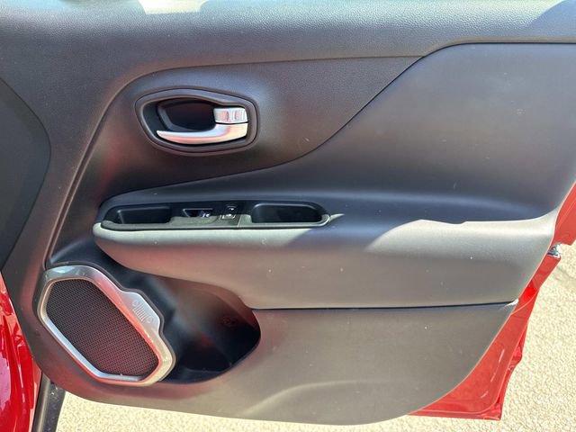 Used 2019 Jeep Renegade Limited w/ UConnect 8.4 Nav Group AWD/4WD image 9