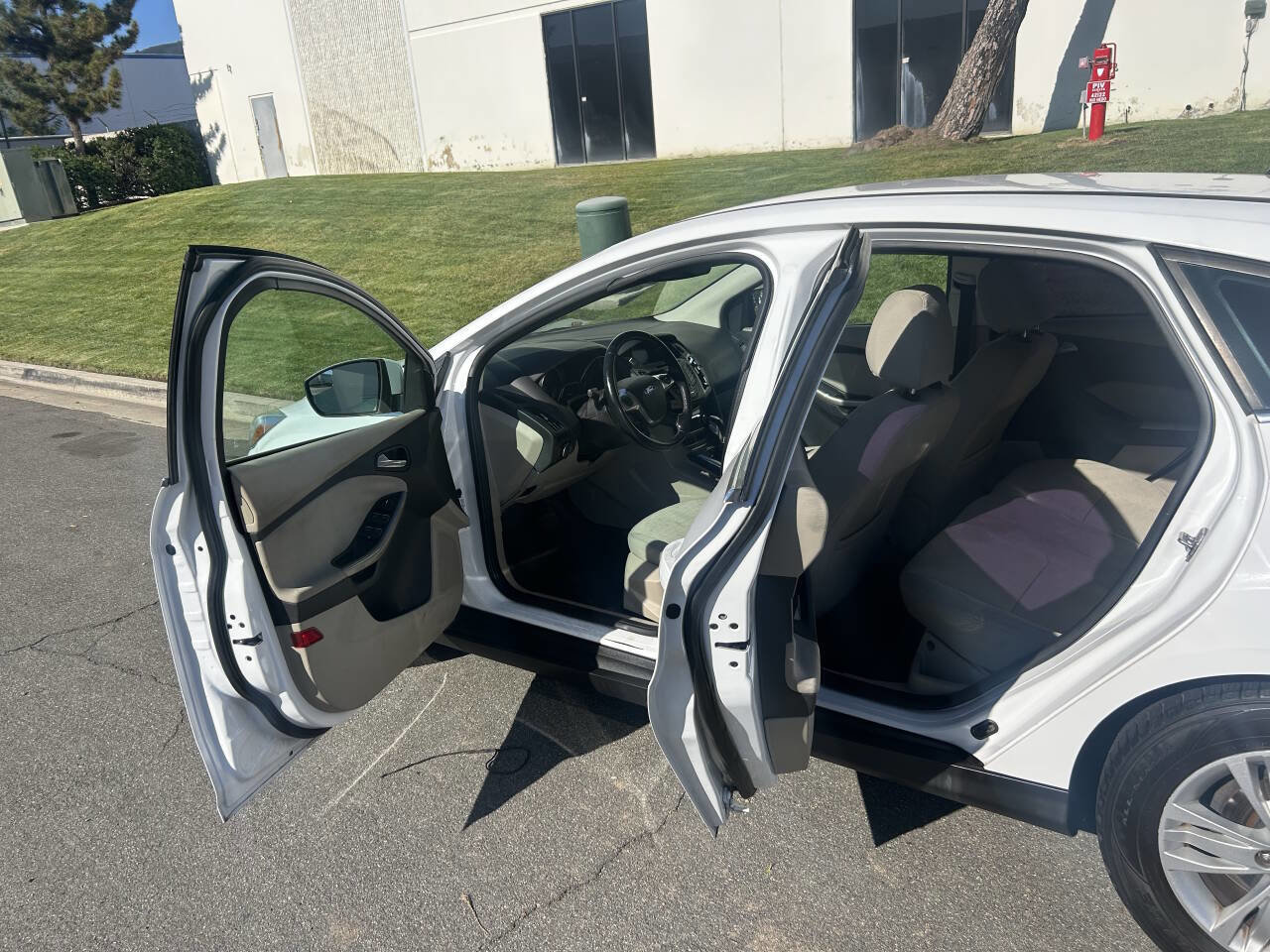 Used 2012 Ford Focus SEL w/ Cargo Management Pkg image 7