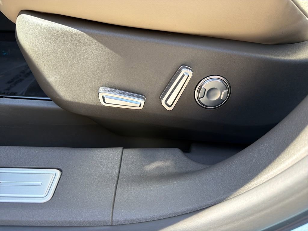 Used 2025 Lincoln Nautilus Premier image 14