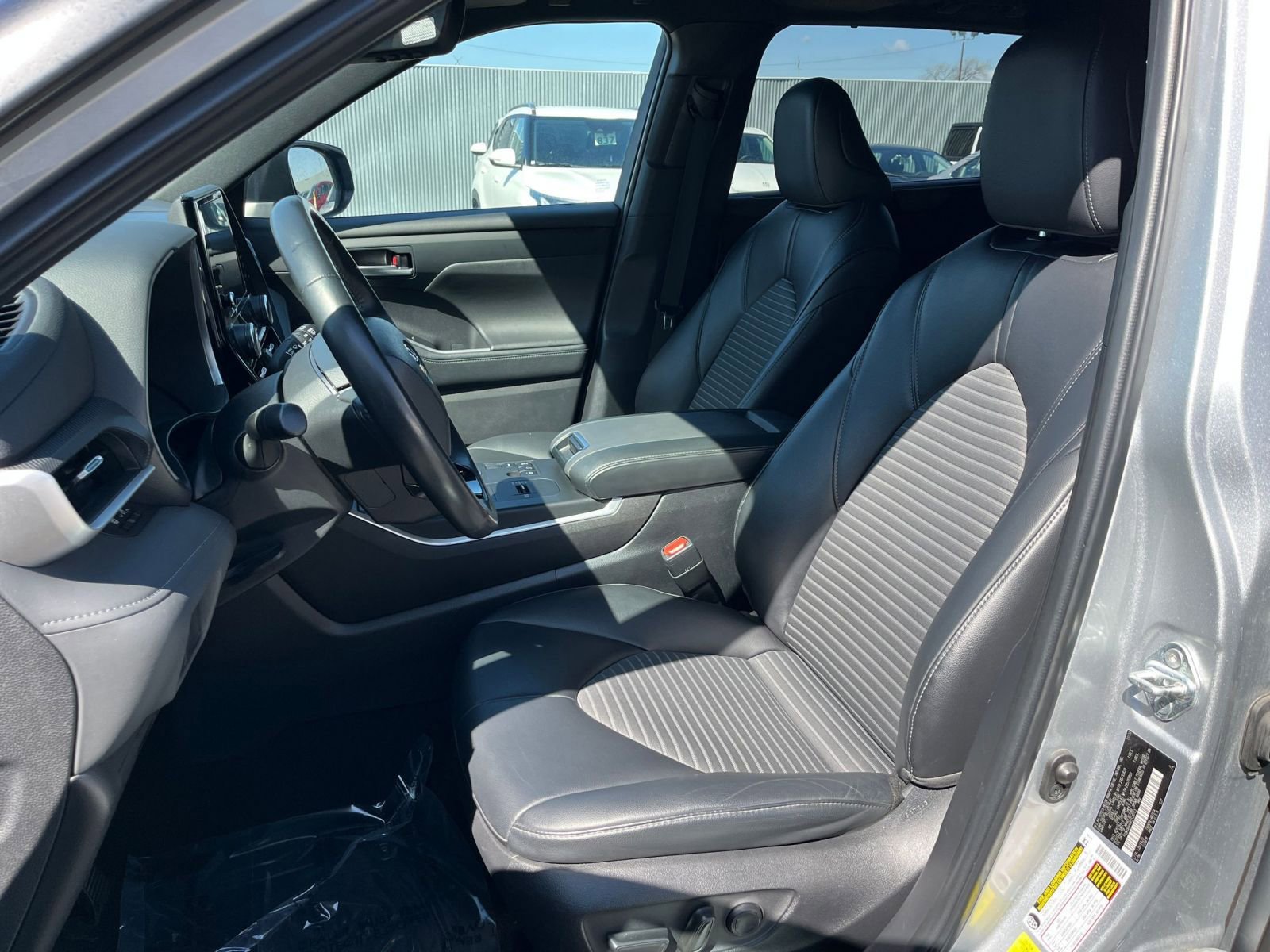 Used 2024 Toyota Highlander XSE FWD image 31
