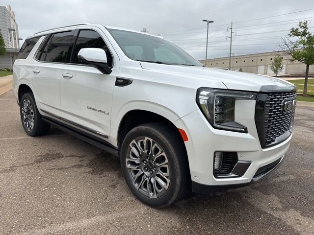 Used 2023 GMC Yukon Denali Ultimate AWD/4WD image 3