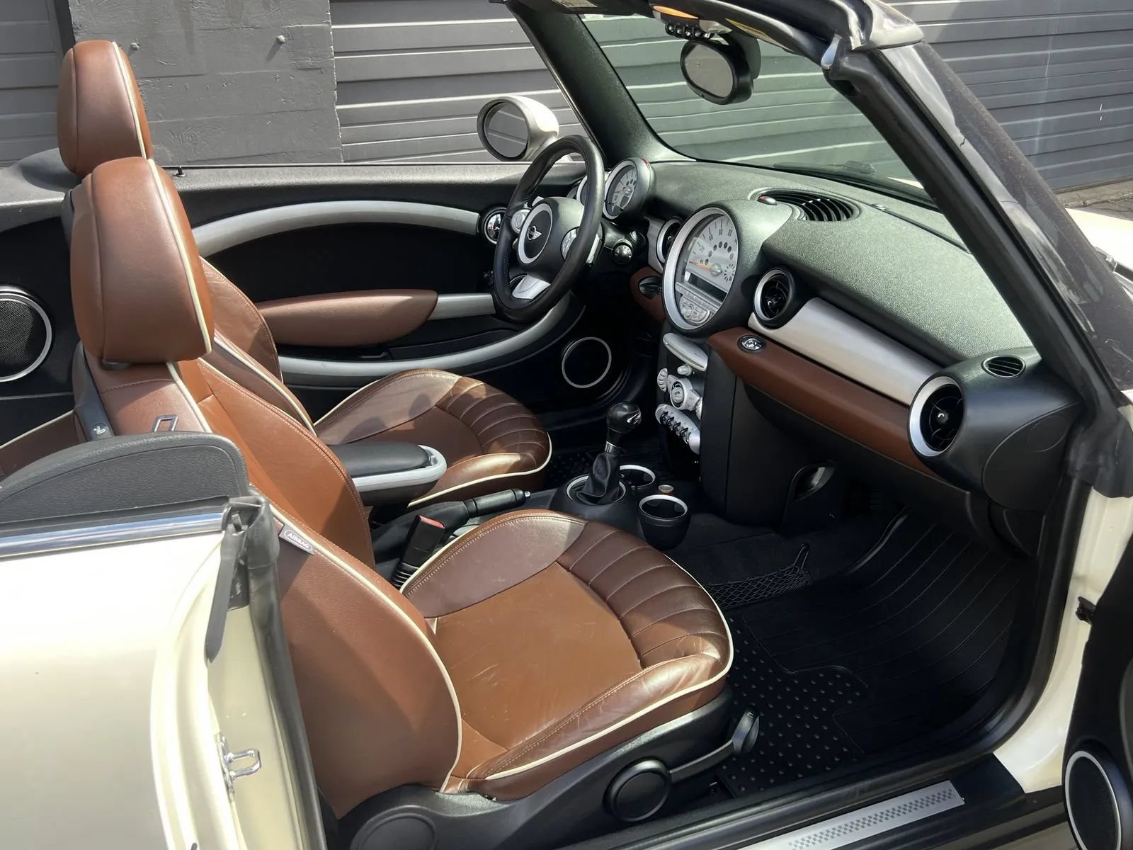 Used 2009 MINI Cooper S w/ Convenience Pkg FWD image 17