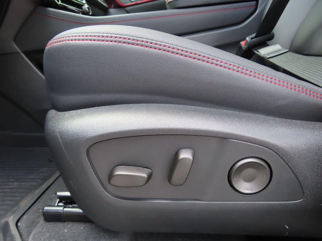 New 2026 Chevrolet Traverse RS w/ LPO, Floor Liner Package AWD/4WD image 10