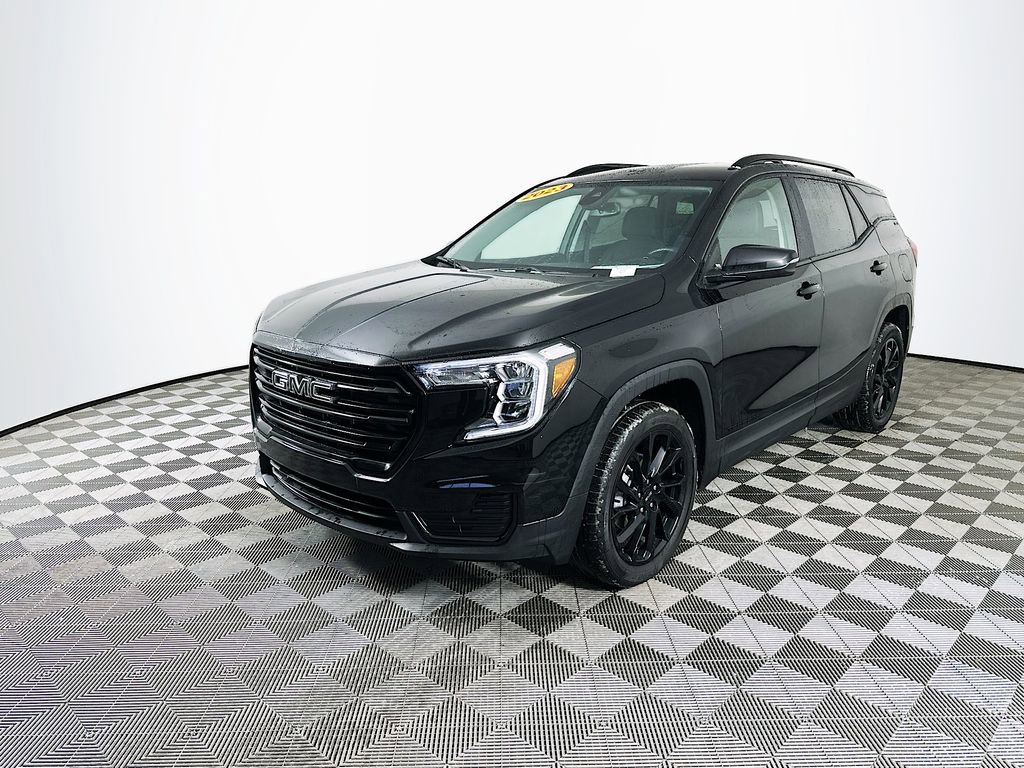 Used 2023 GMC Terrain SLE w/ Driver Convenience Package image 4