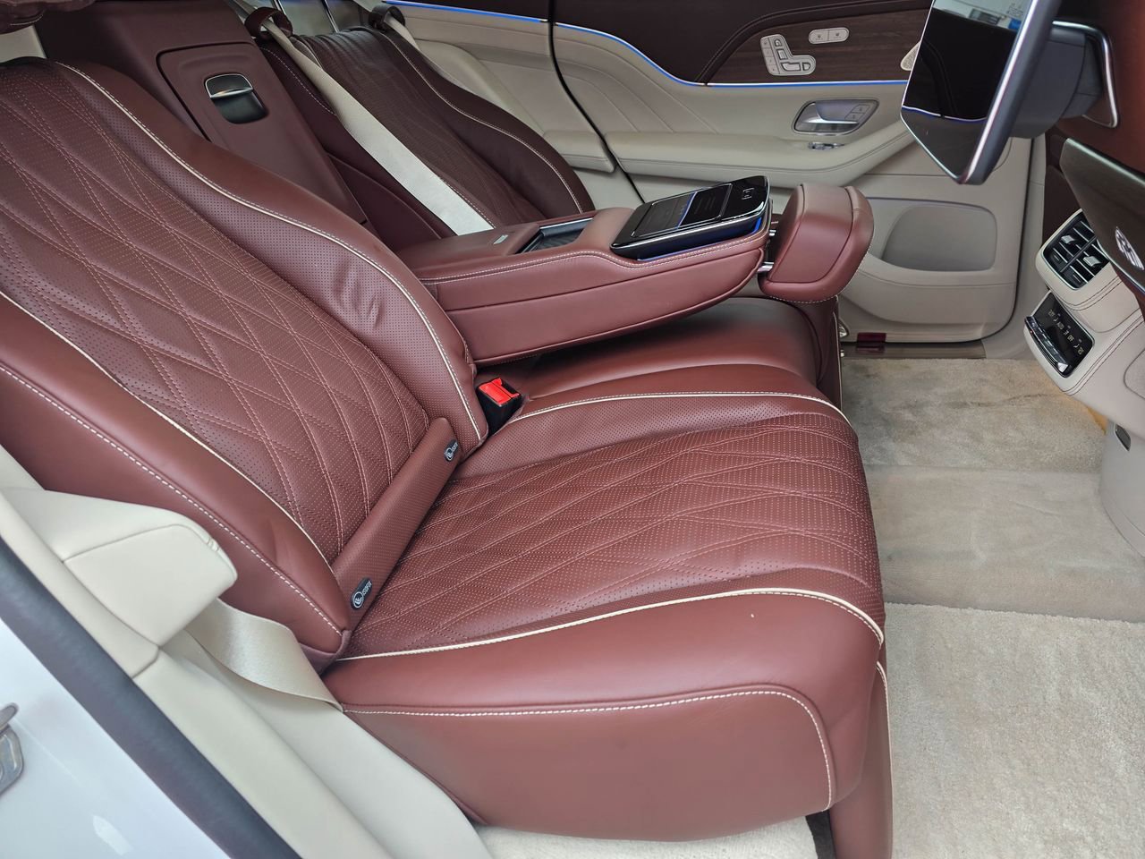 Used 2025 Mercedes-Benz Maybach GLS 600 4MATIC image 43