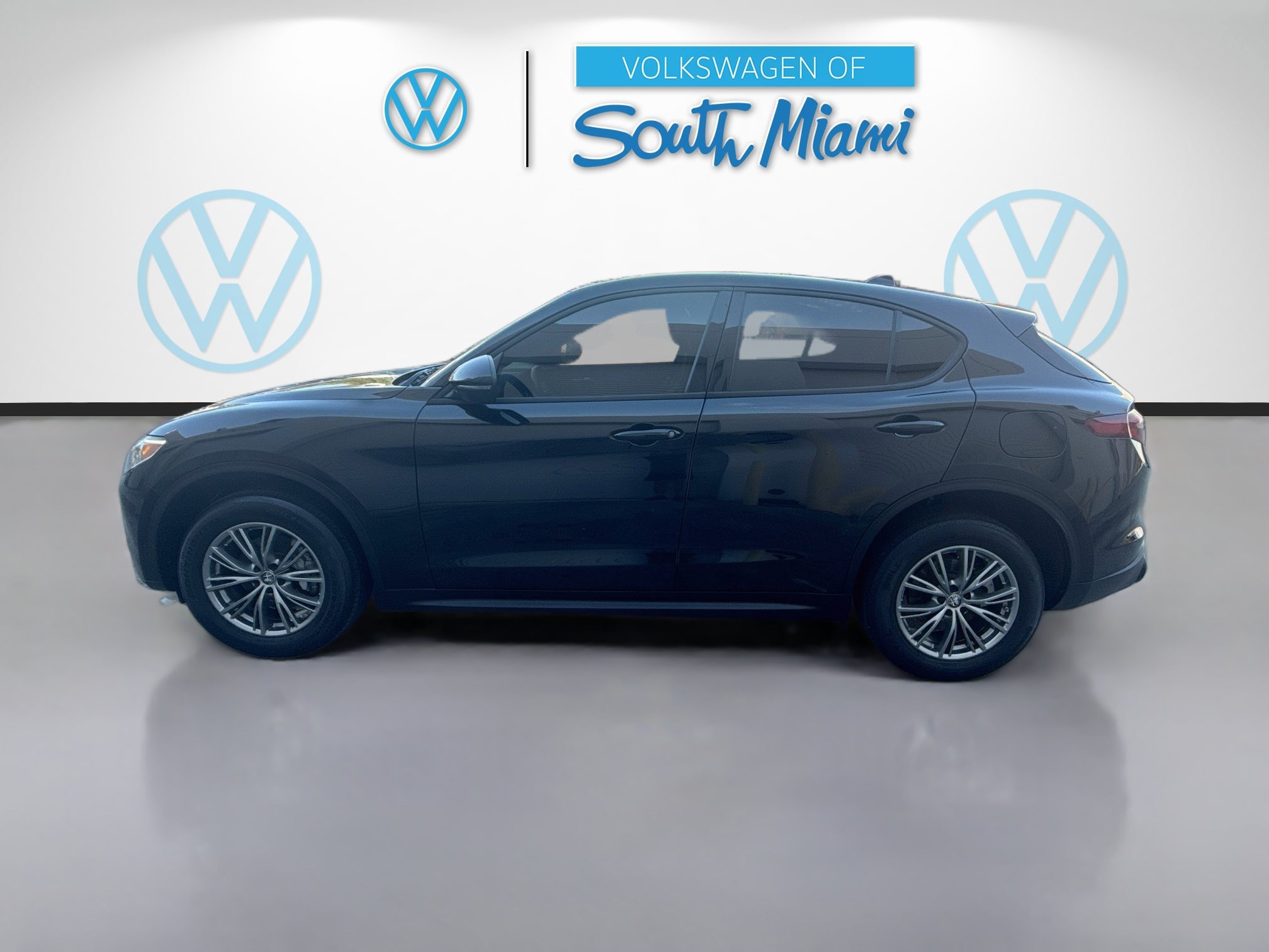 Used 2023 Alfa Romeo Stelvio Sprint RWD image 4