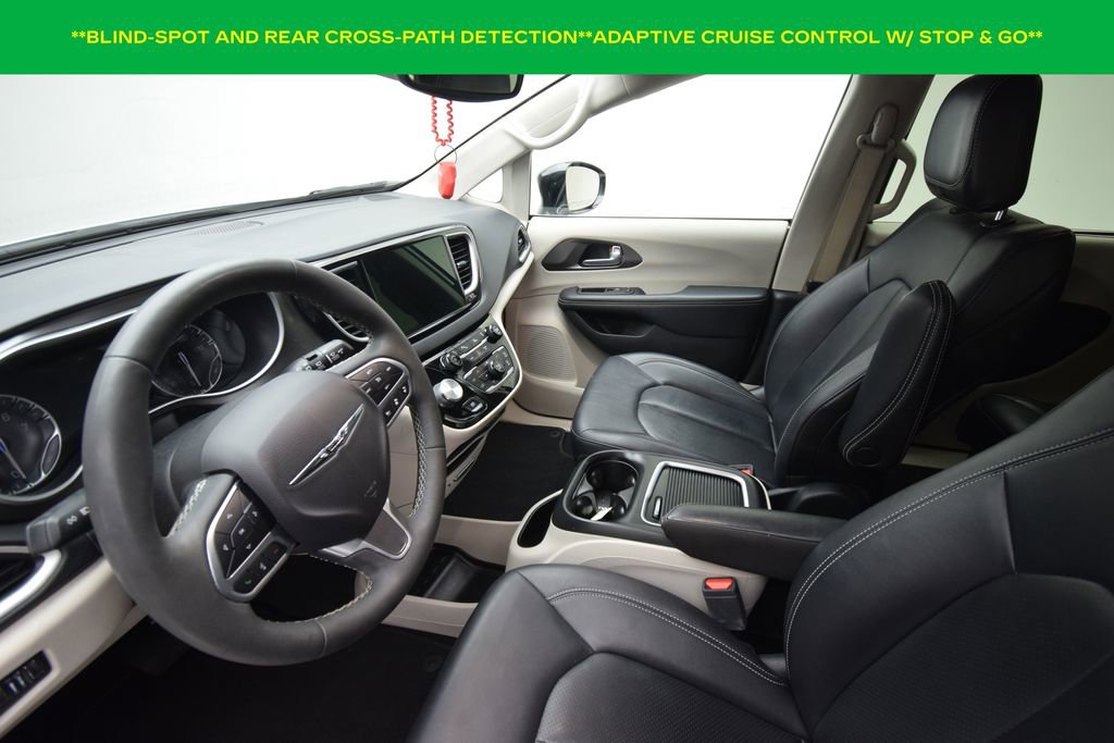 Used 2024 Chrysler Pacifica Touring-L image 9