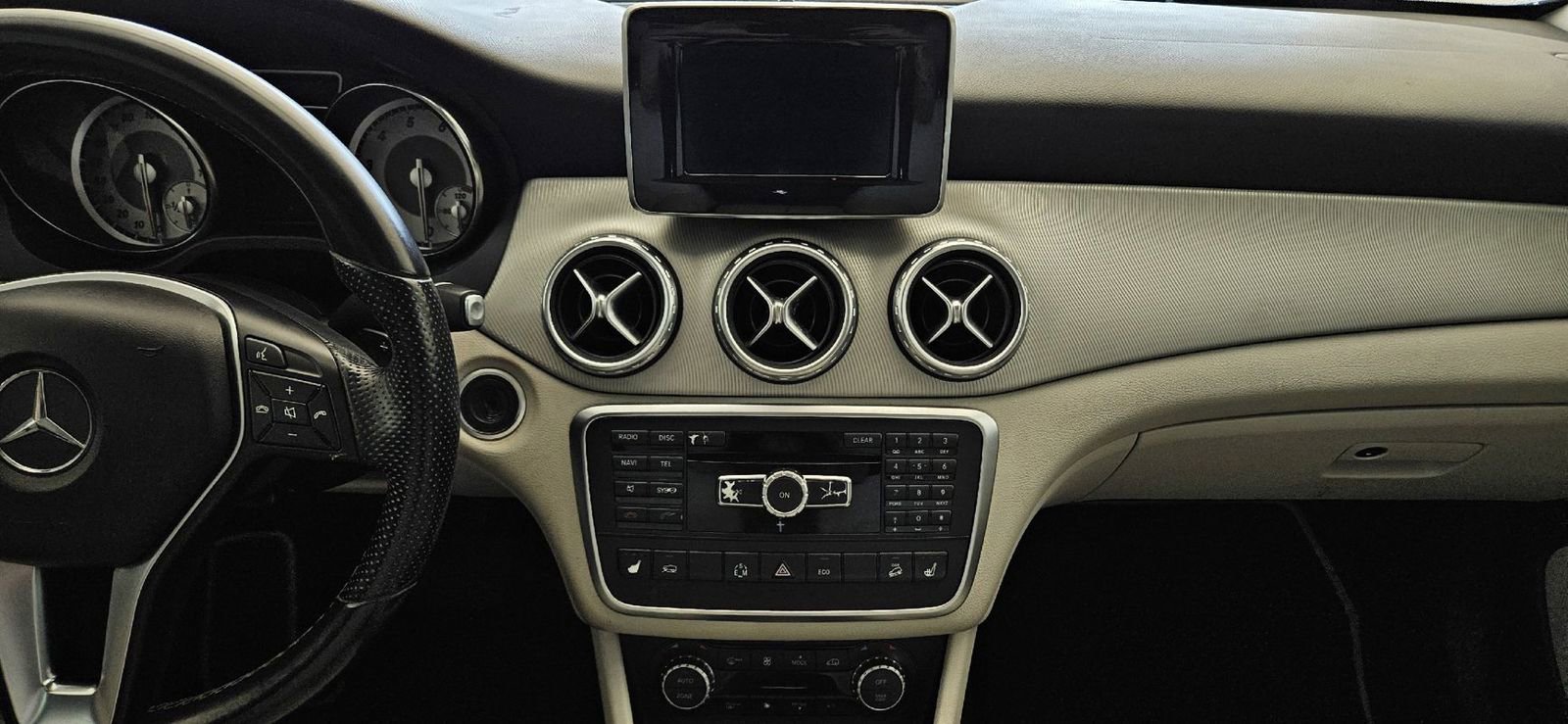 Used 2015 Mercedes-Benz GLA 250 4MATIC image 13