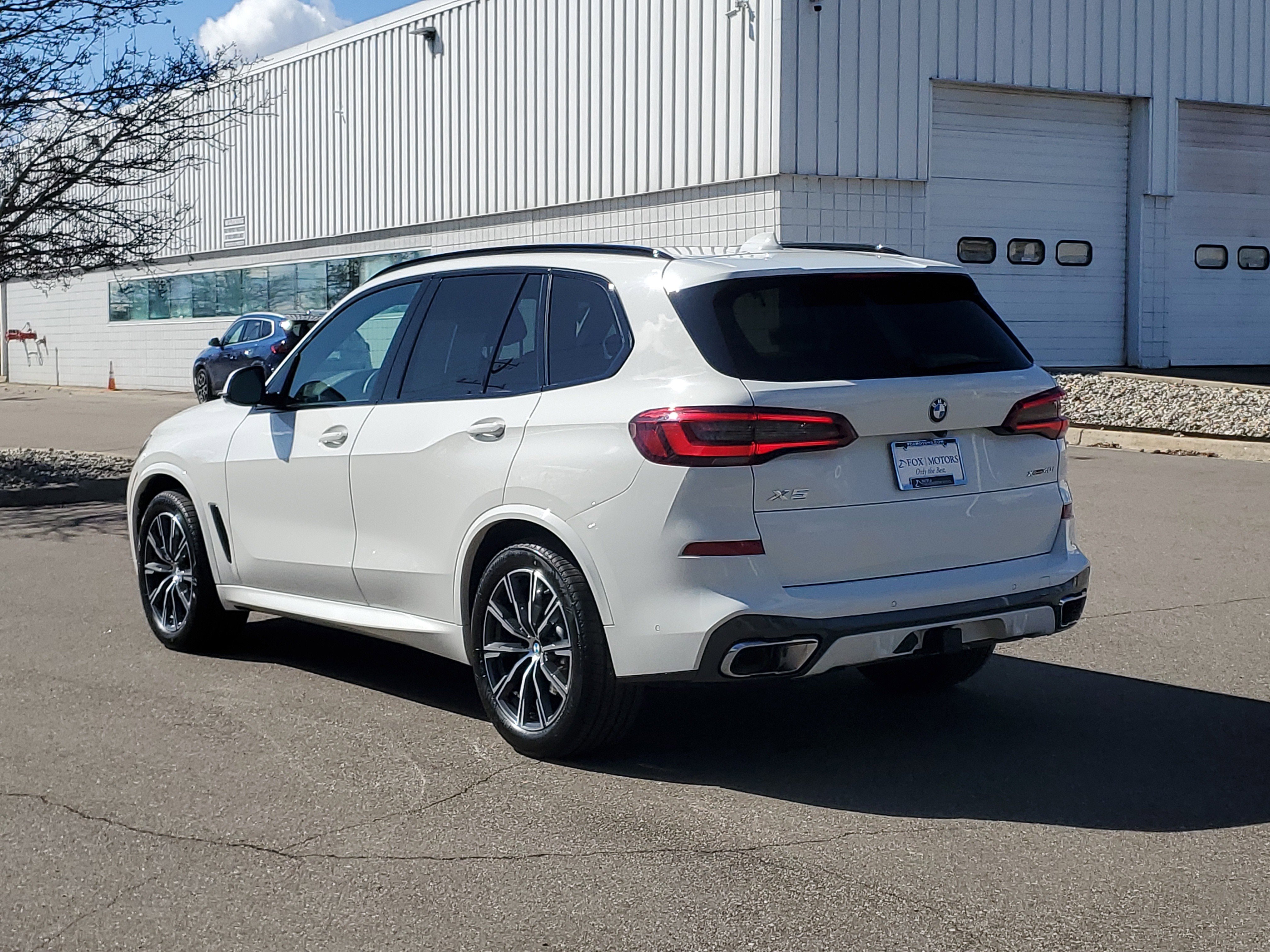 Used 2020 BMW X5 xDrive40i w/ M Sport Package image 2