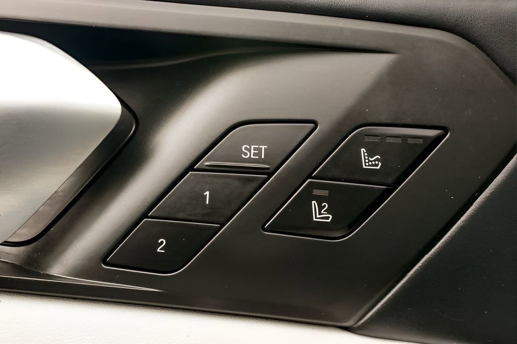 Used 2021 BMW X5 M AWD/4WD image 22