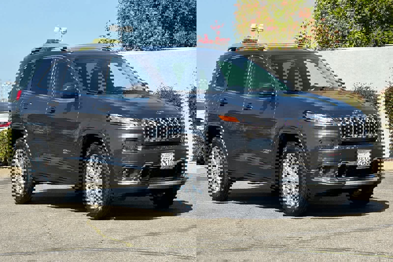 Used 2018 Jeep Cherokee Overland image 5