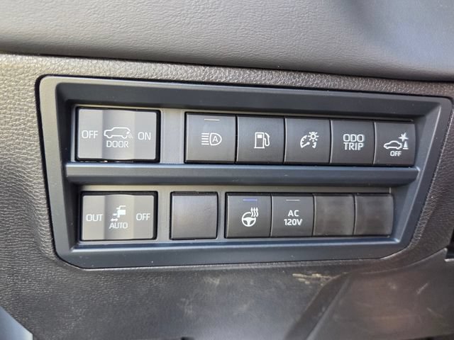 Used 2025 Toyota Sequoia Platinum AWD/4WD image 31