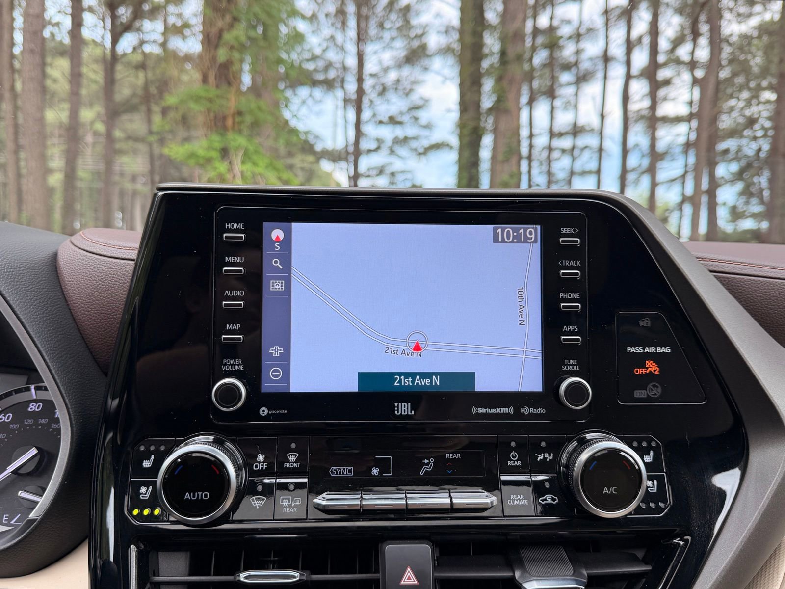 Used 2022 Toyota Highlander Limited FWD image 5
