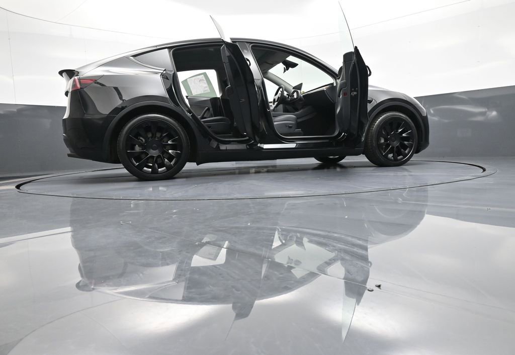 Used 2023 Tesla Model Y Long Range image 49