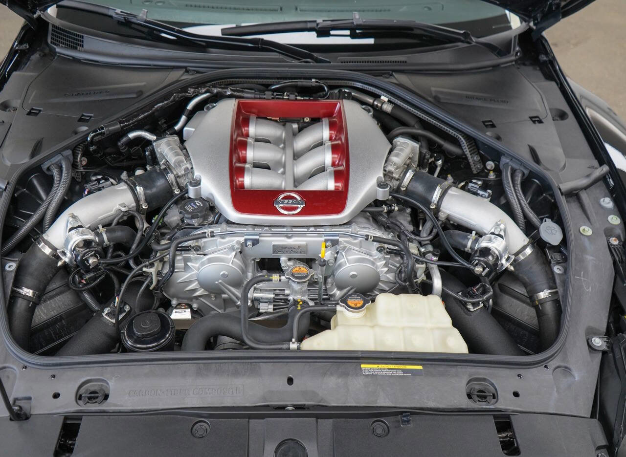 Used 2021 Nissan GT-R Premium image 35