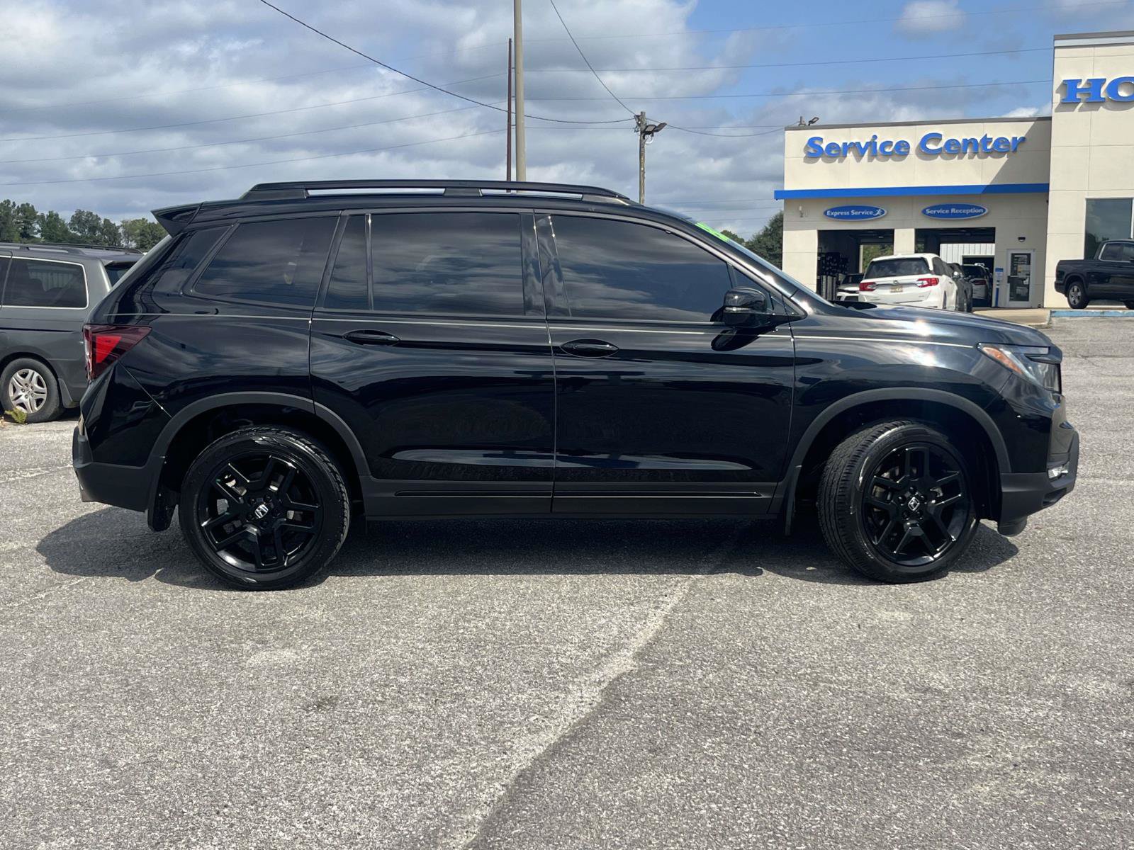 Certified 2025 Honda Passport Black Edition image 2