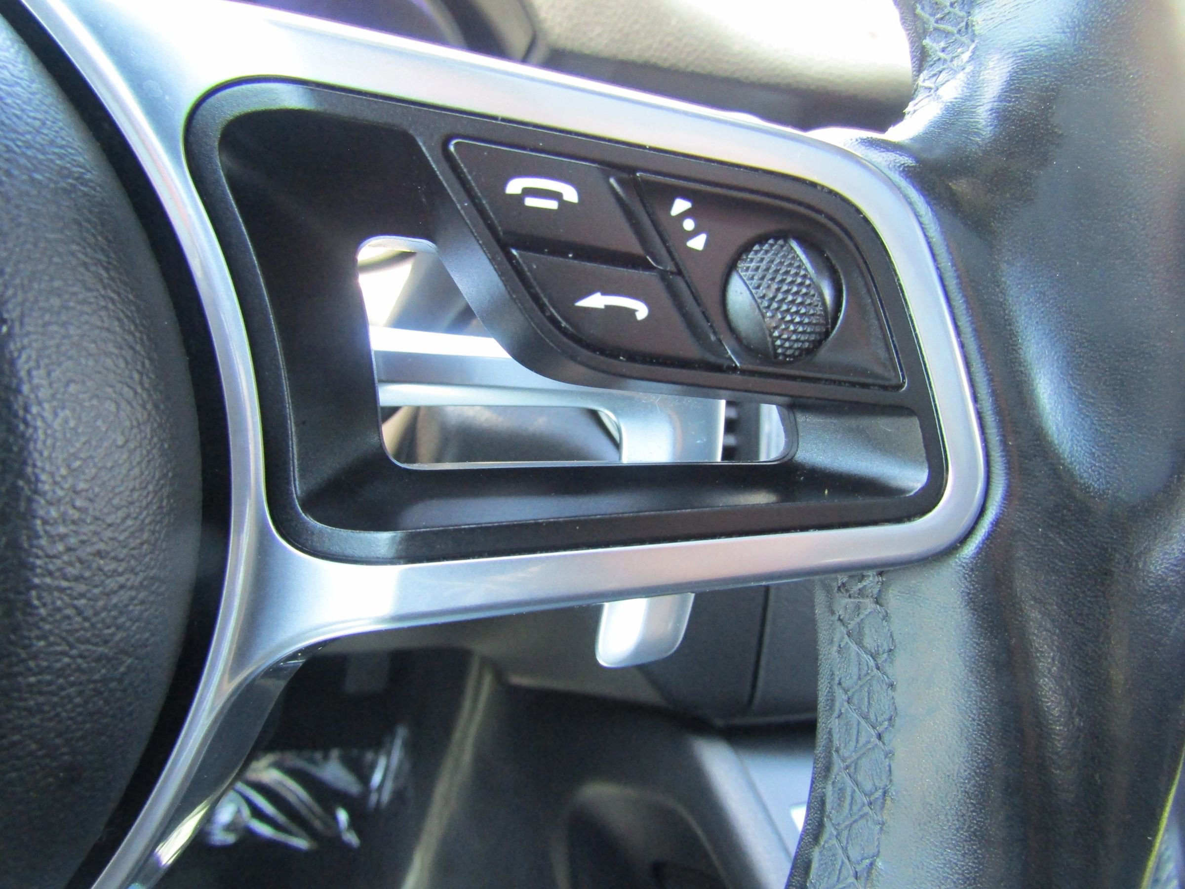 Used 2015 Porsche Macan S w/ Premium Package Plus image 36