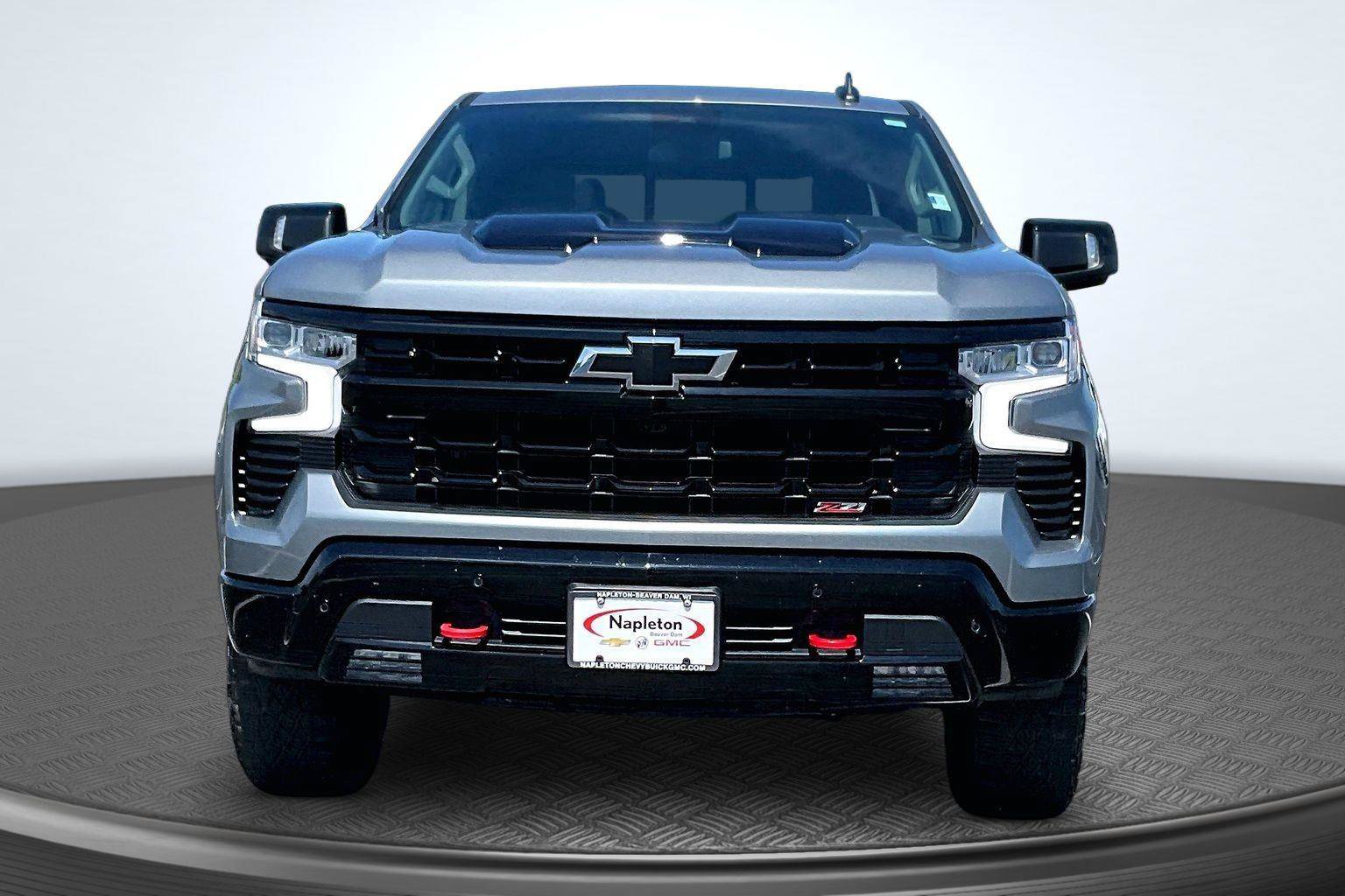 Used 2024 Chevrolet Silverado 1500 LT Trail Boss w/ LT Trail Boss Premium Package AWD/4WD image 3