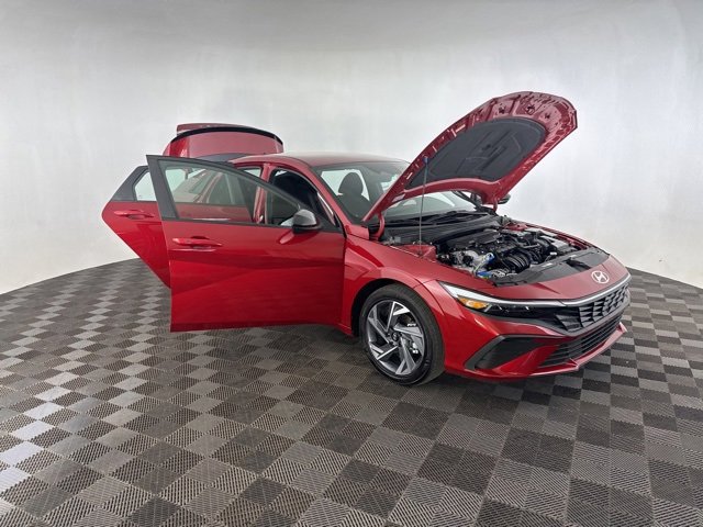 Certified 2025 Hyundai Elantra Sport w/ Cargo Package image 16