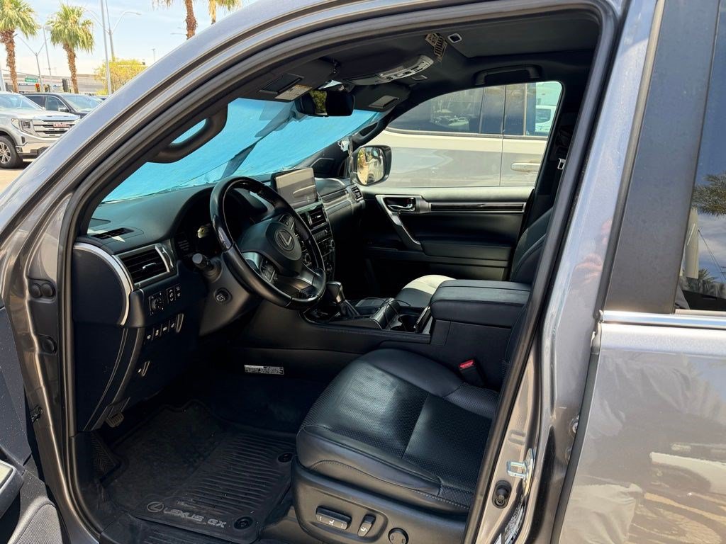 Used 2023 Lexus GX 460 Luxury w/ Sport Design Package AWD/4WD image 4