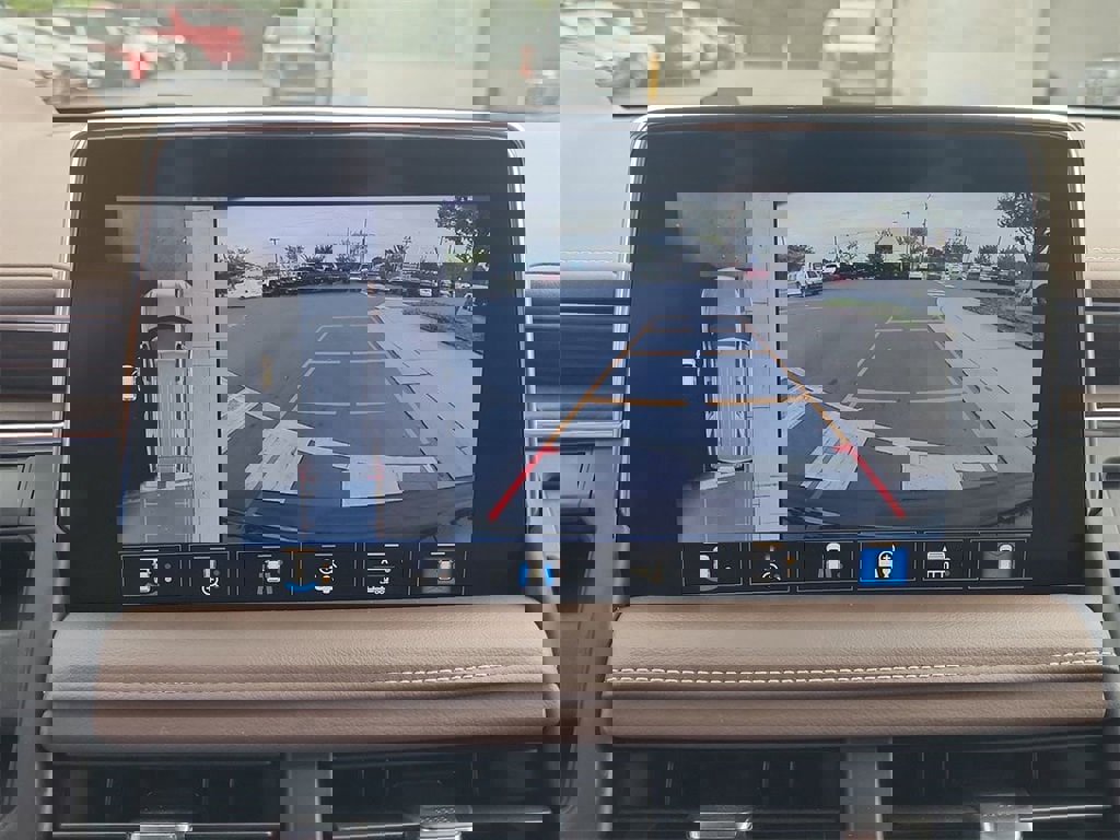 Certified 2021 Chevrolet Suburban High Country w/ Premium Package image 16