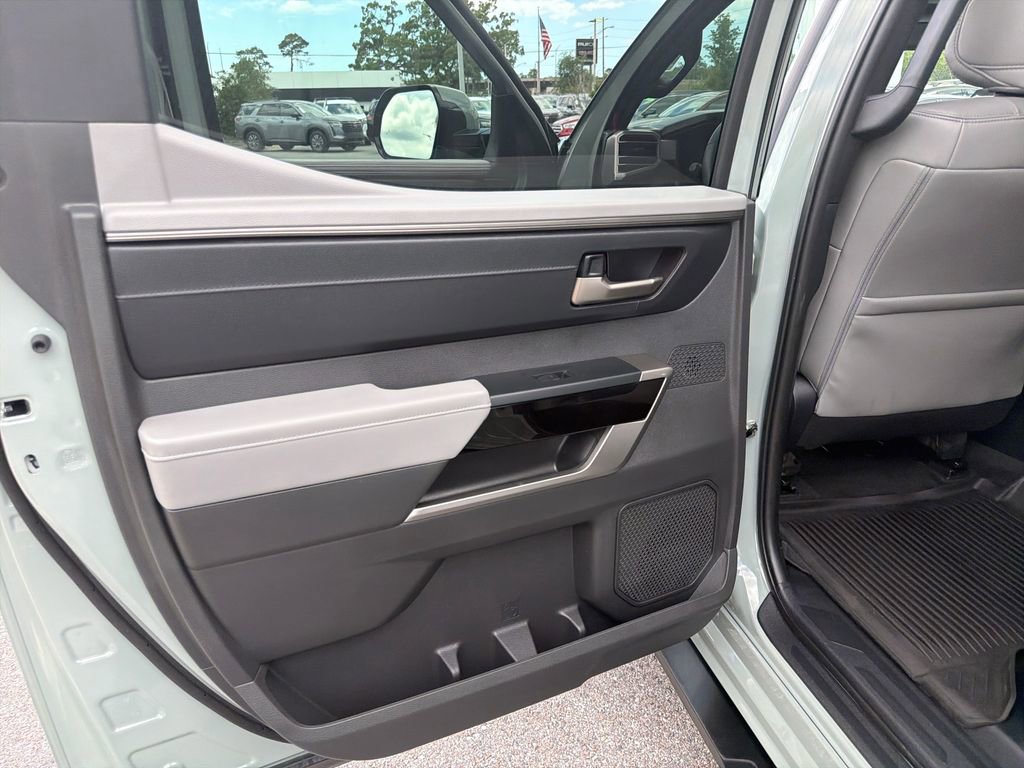 Used 2025 Toyota Tundra Limited AWD/4WD image 18