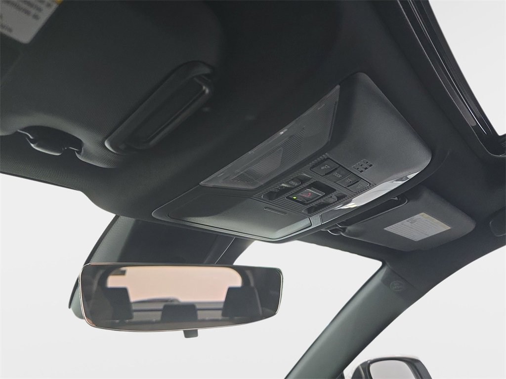 Used 2021 Toyota RAV4 SE image 25