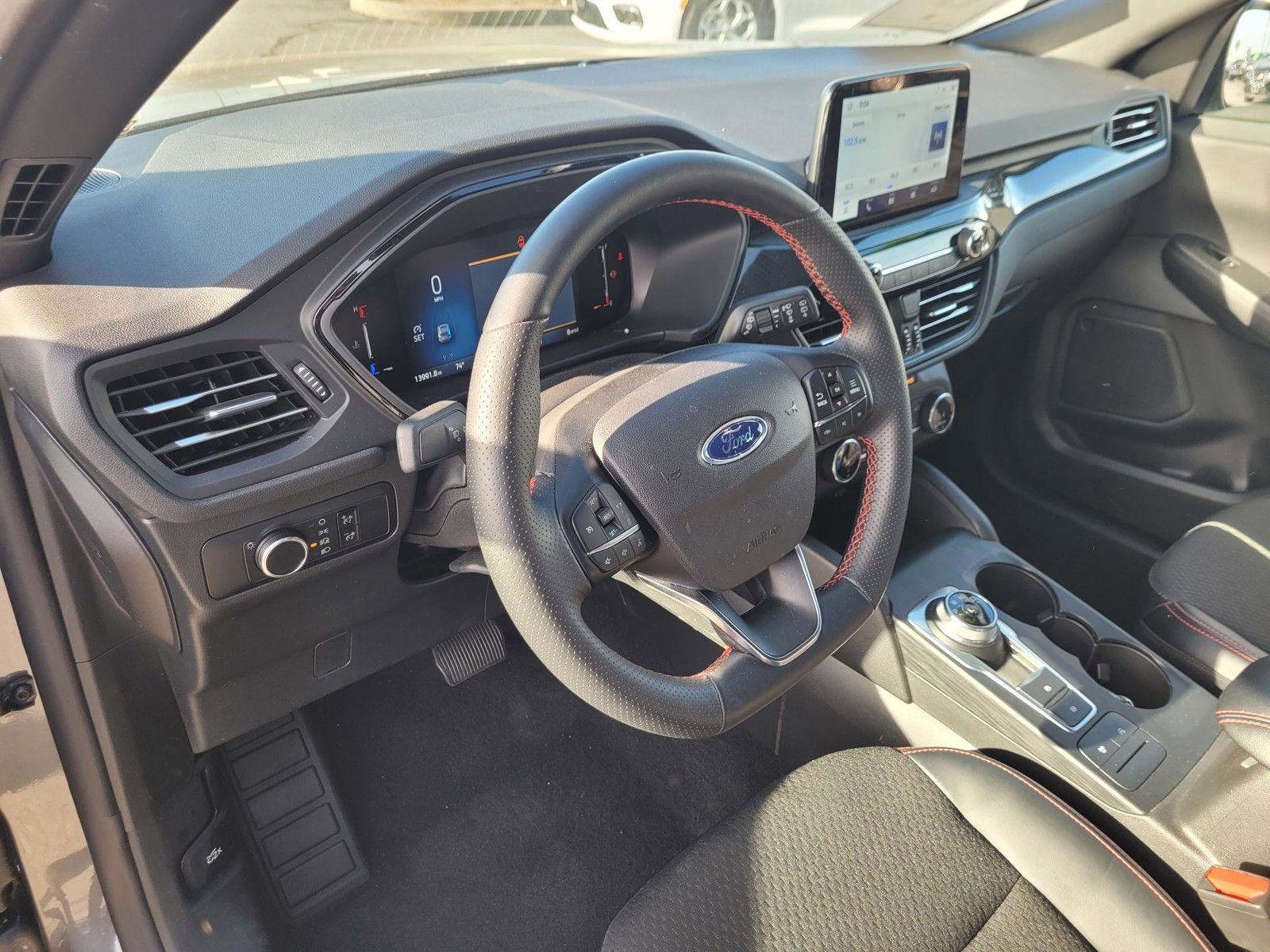 Used 2025 Ford Escape ST-Line image 13