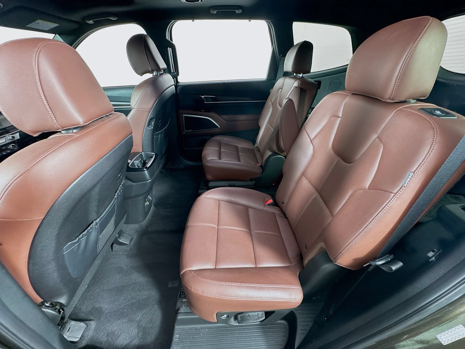 Used 2024 Kia Telluride EX w/ EX Captain's Chair Package AWD/4WD image 18