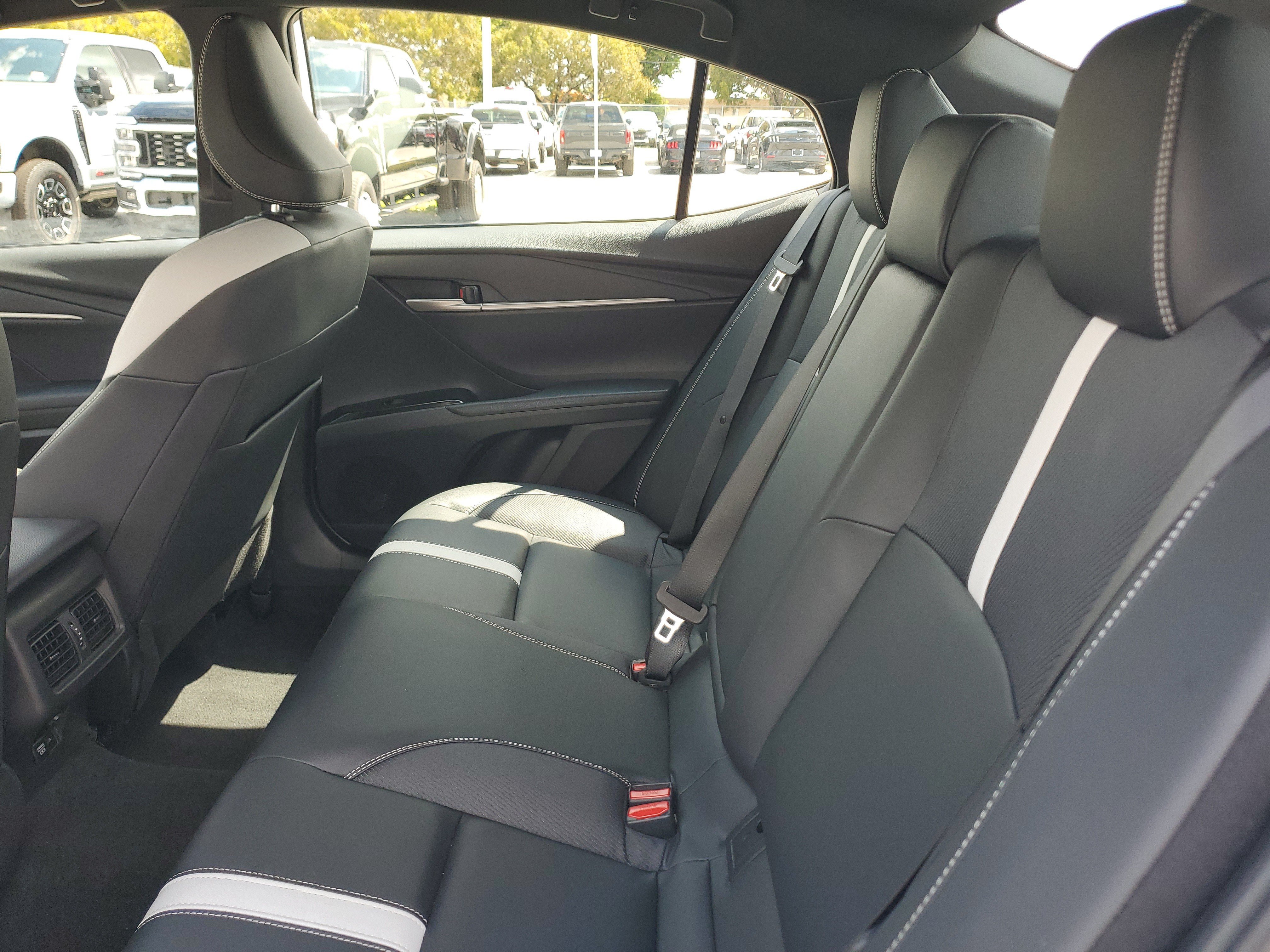 Used 2025 Toyota Camry SE FWD image 12