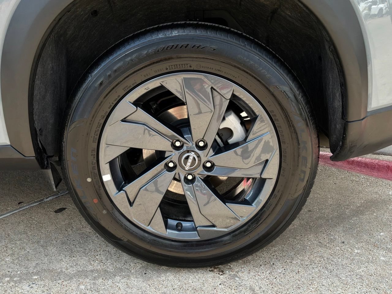 Used 2026 Nissan Rogue SV FWD image 9