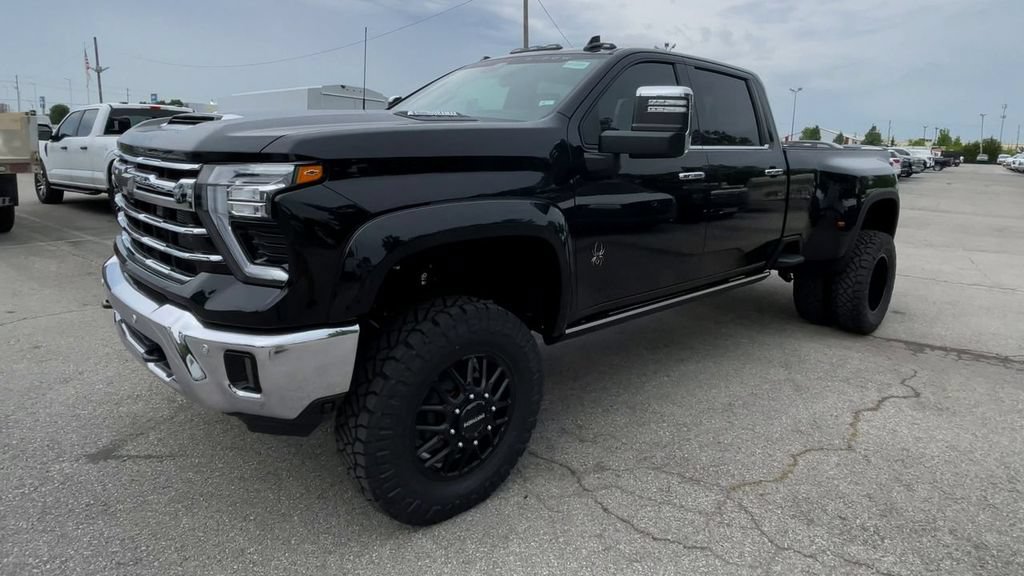 New 2026 Chevrolet Silverado 3500 LTZ w/ LTZ Plus Package AWD/4WD image 6