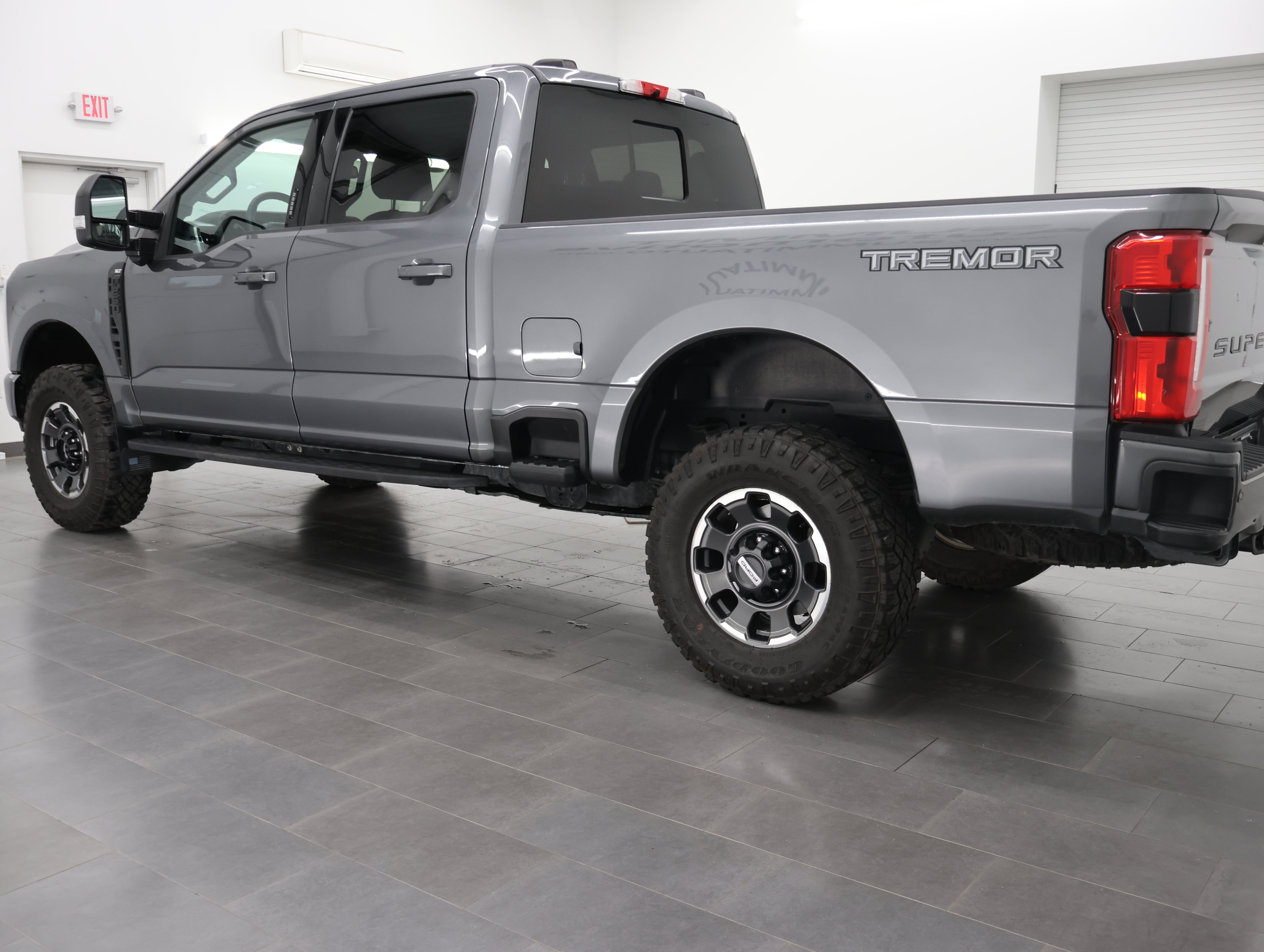 Used 2023 Ford F250 XLT w/ Black Appearance Package AWD/4WD image 6