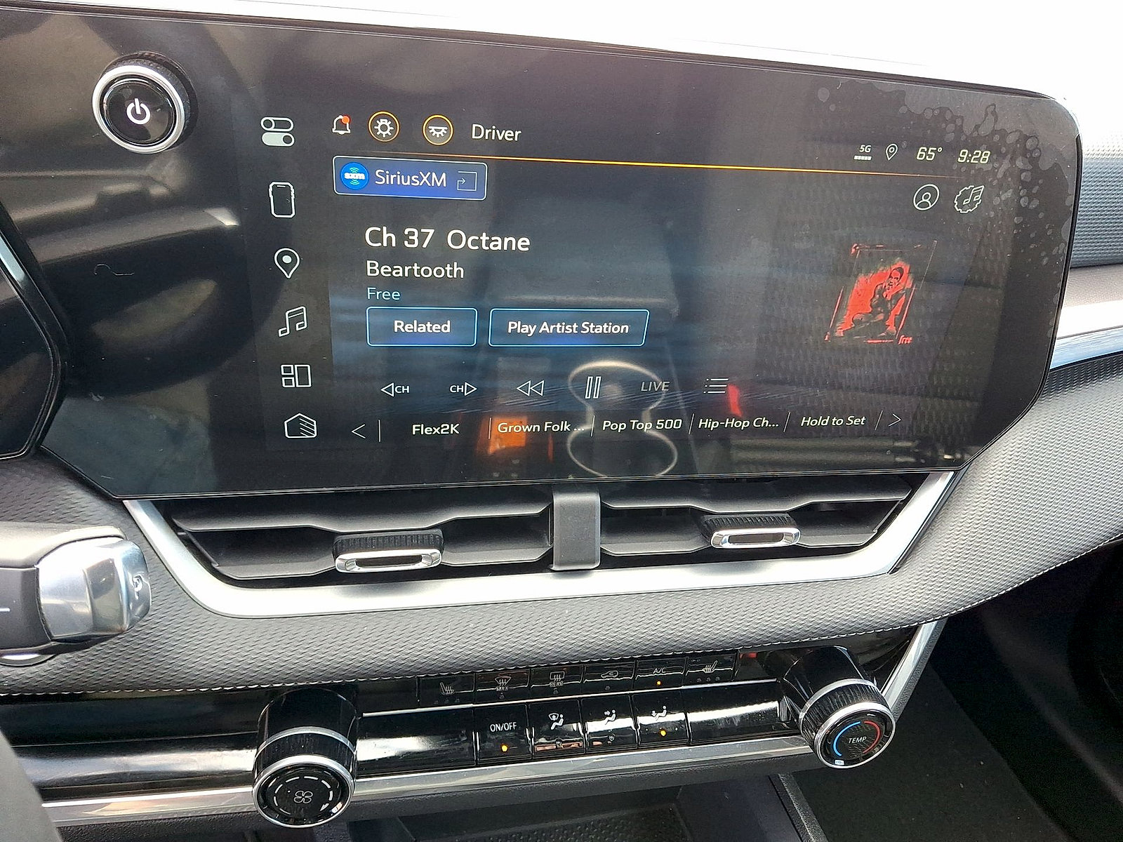 New 2025 Chevrolet Equinox LT w/ Safety and Technology Package FWD image 16
