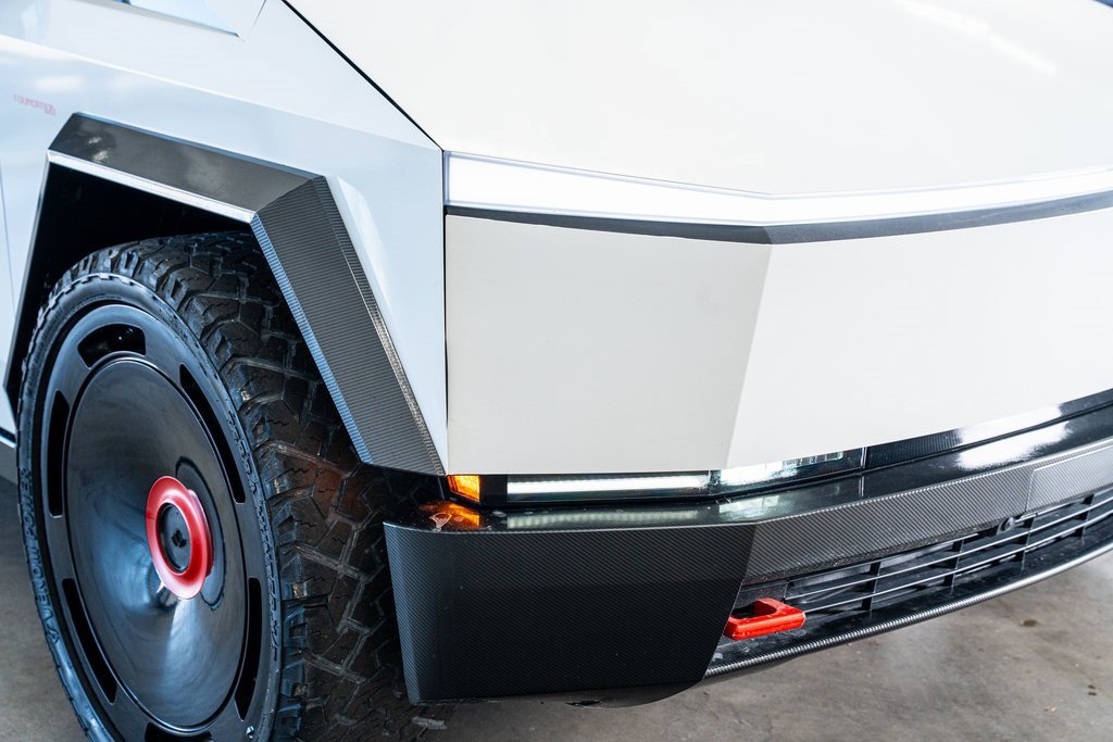 Used 2024 Tesla Cybertruck AWD Crew Cab image 17