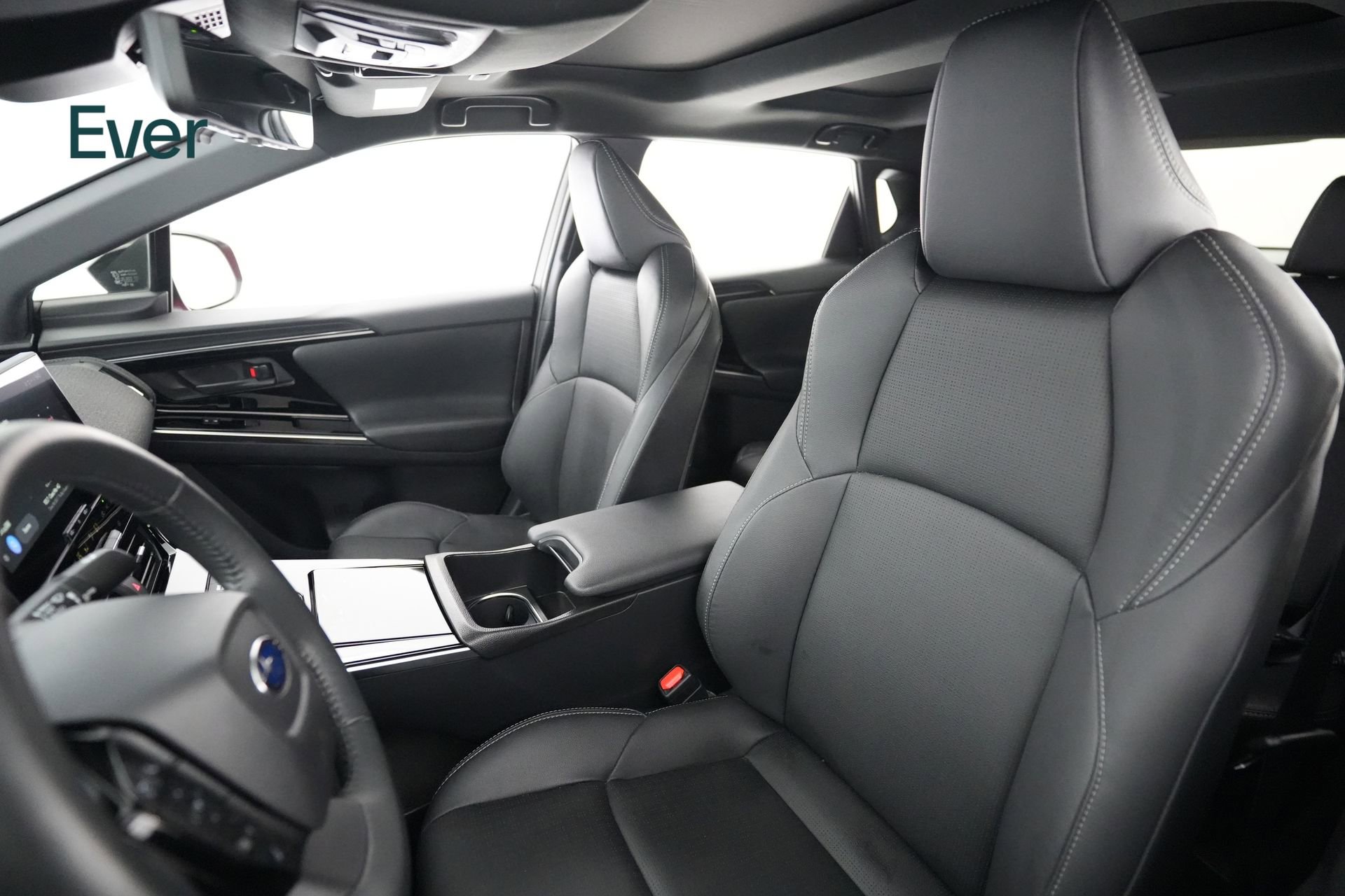 Used 2023 Subaru Solterra AWD image 4