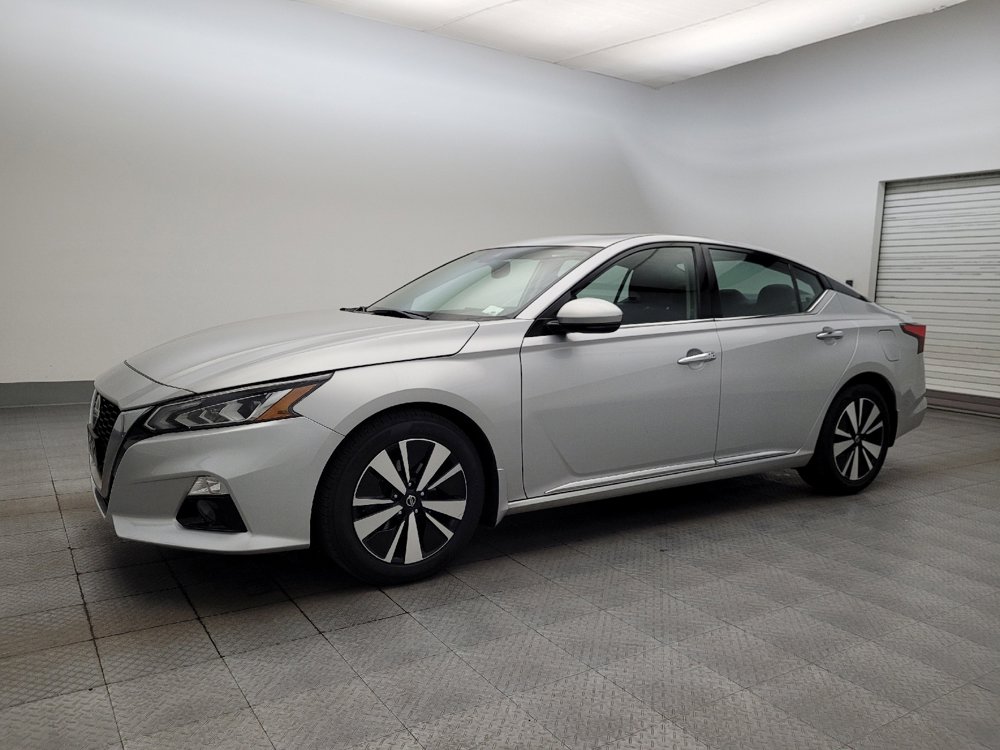 Used 2020 Nissan Altima 2.5 SV image 2
