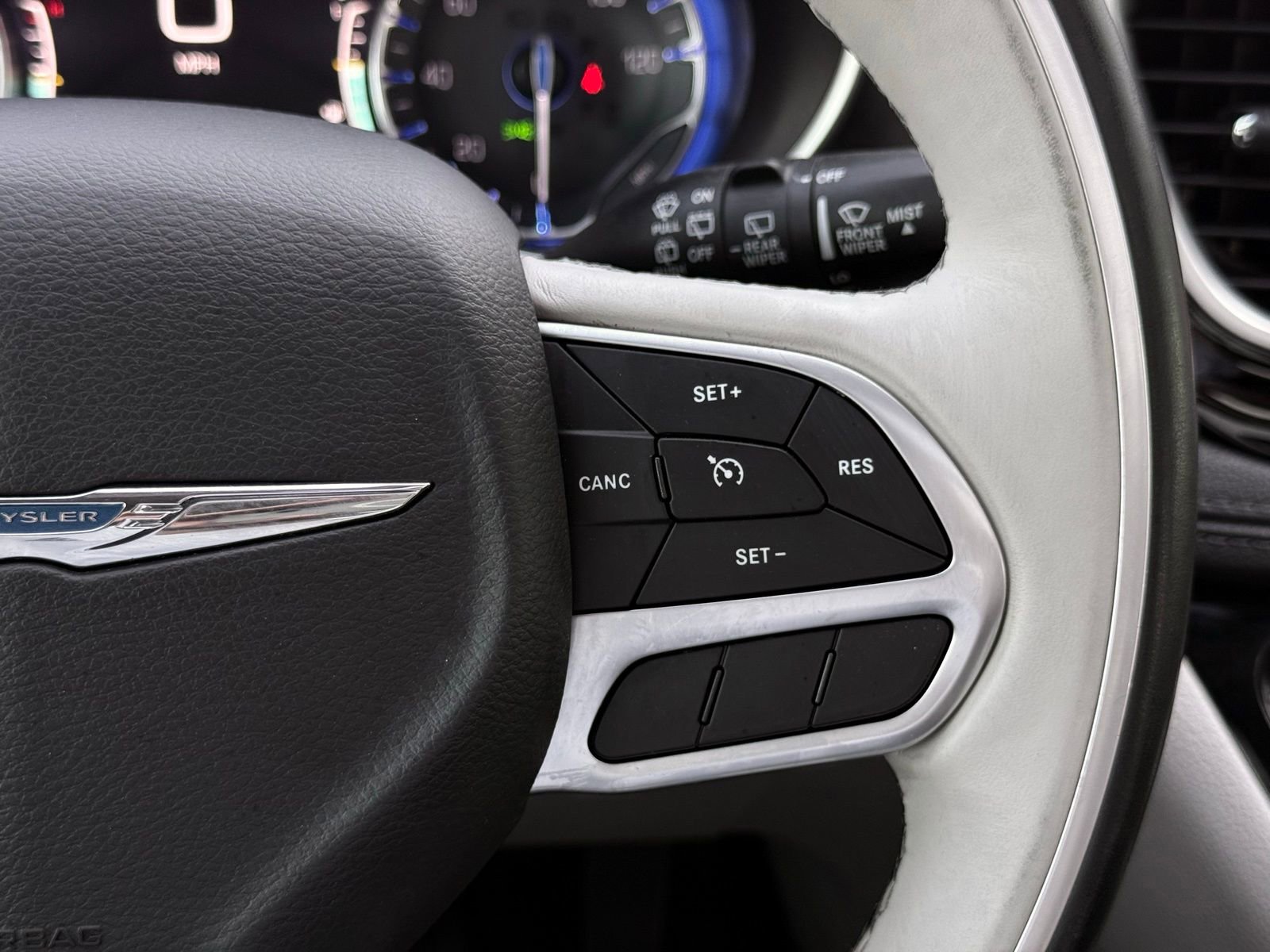 Used 2020 Chrysler Pacifica Limited FWD image 38