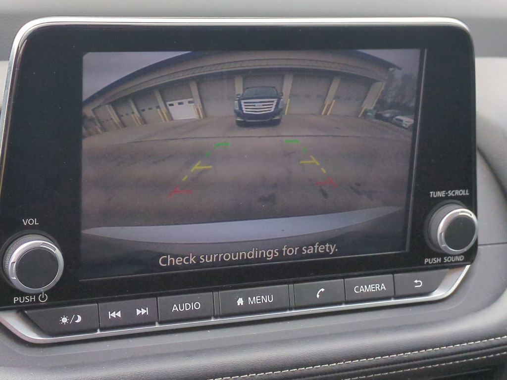 Used 2025 Nissan Rogue SV image 14