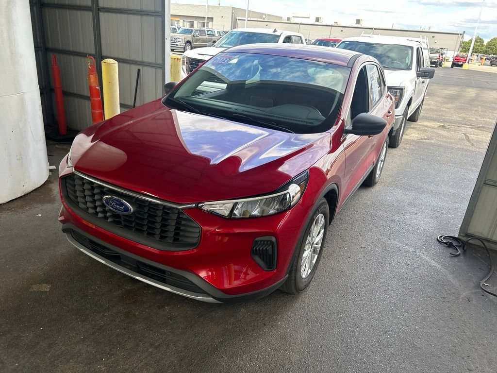 Used 2023 Ford Escape Active w/ Cold Weather Package FWD image 2