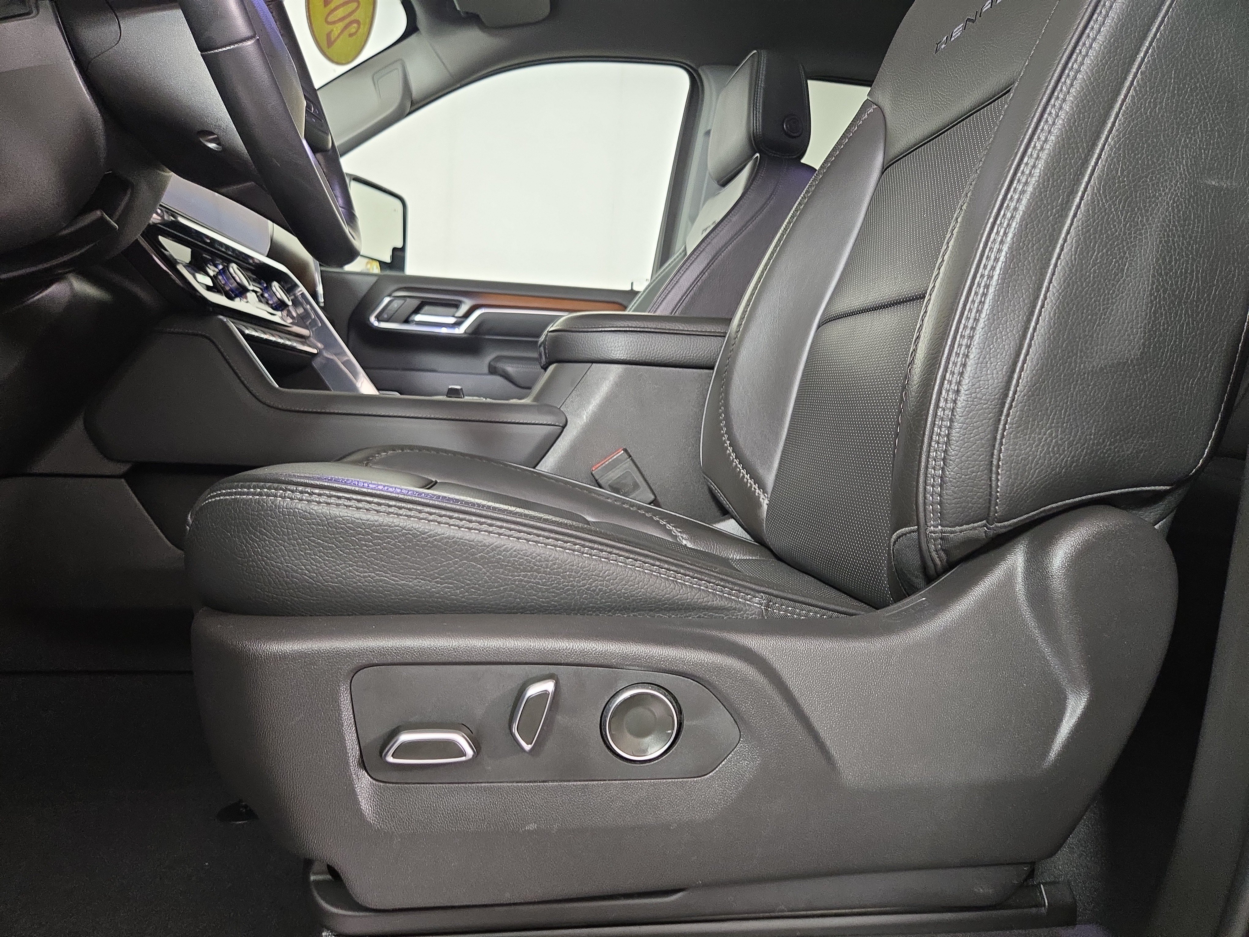 Certified 2024 GMC Sierra 2500 Denali w/ Denali Reserve Package AWD/4WD image 32