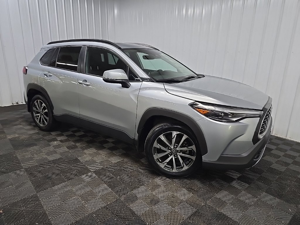 Used 2023 Toyota Corolla Cross XLE w/ Convenience Package AWD/4WD image 7