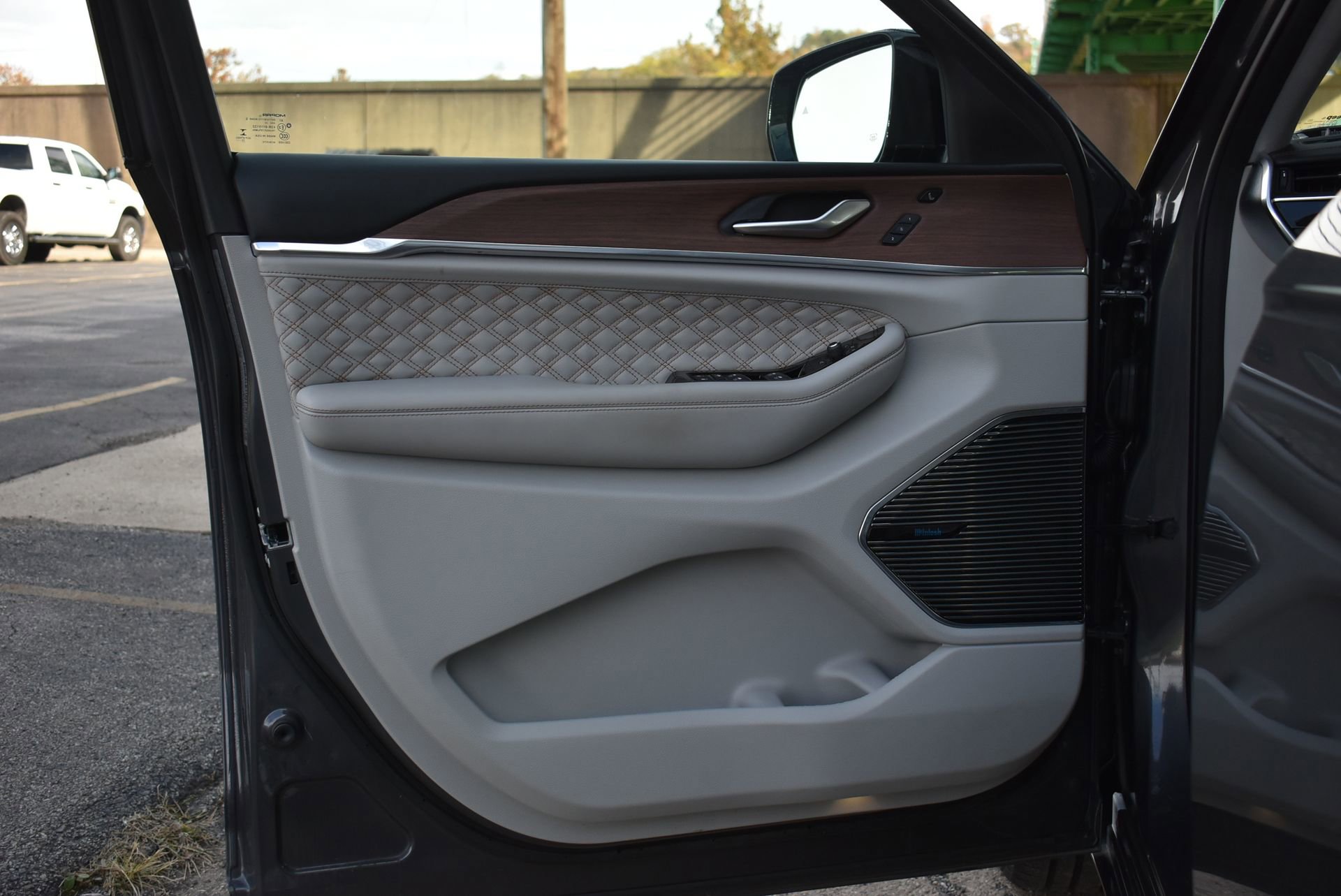 Used 2023 Jeep Grand Cherokee Summit w/ Adv Protech Group IV image 11