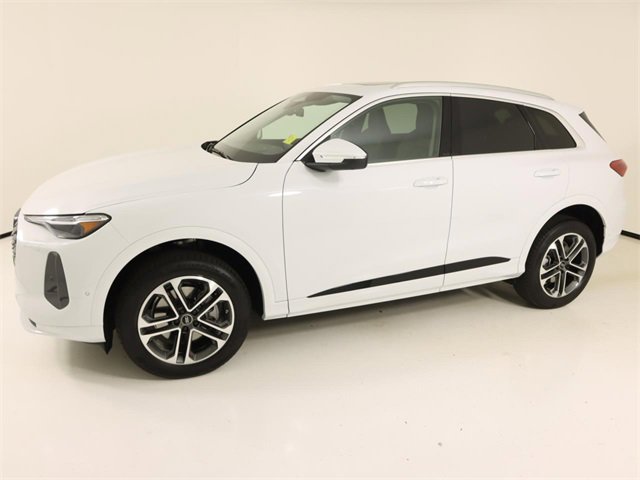 Certified 2025 Audi Q5 Premium Plus image 2