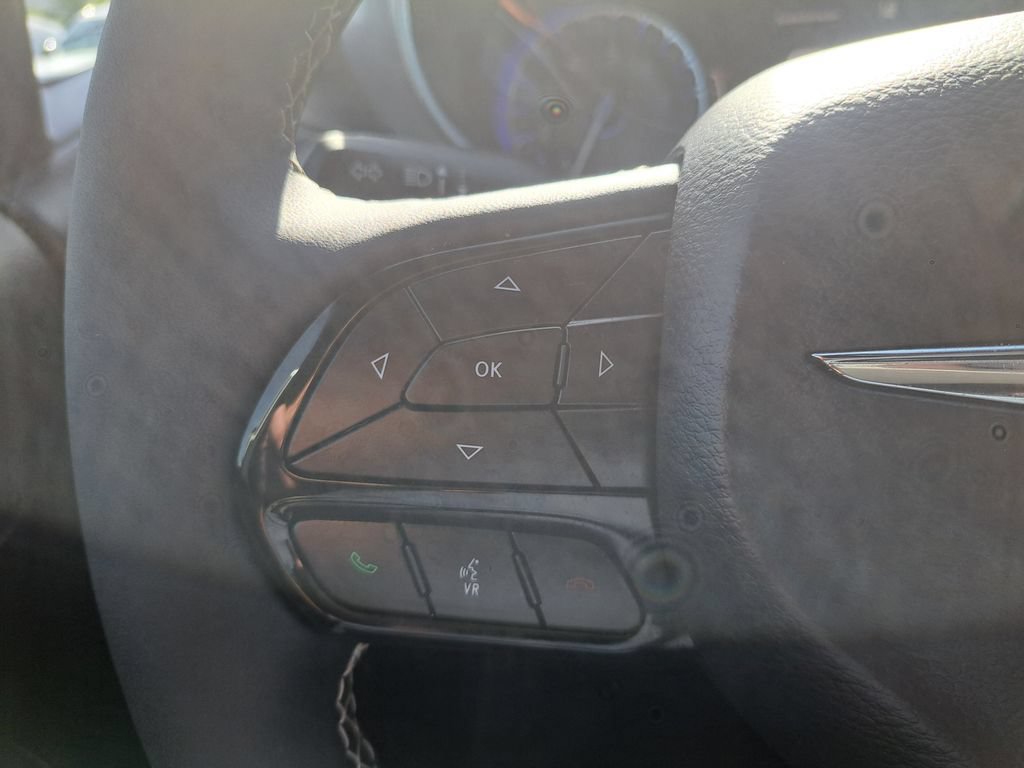 Used 2025 Chrysler Pacifica Limited FWD image 23