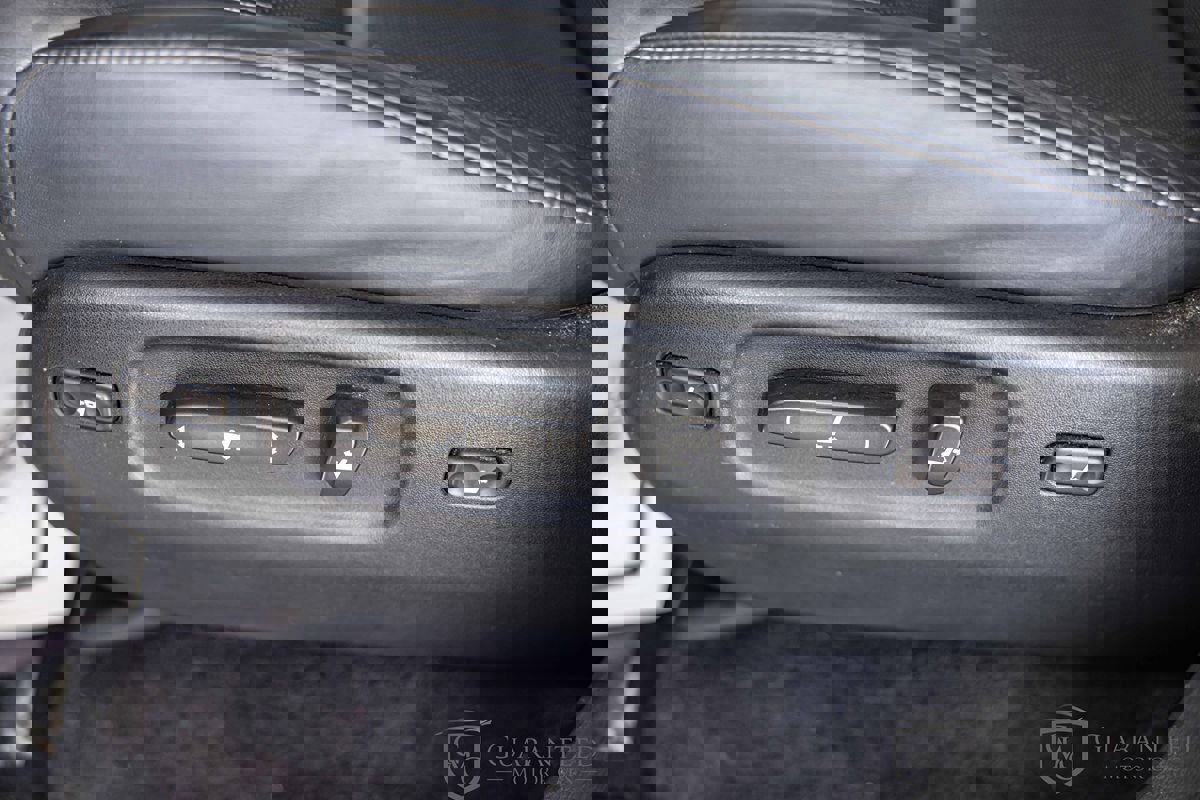 Used 2015 Lexus LX 570 4WD w/ Luxury Package image 24