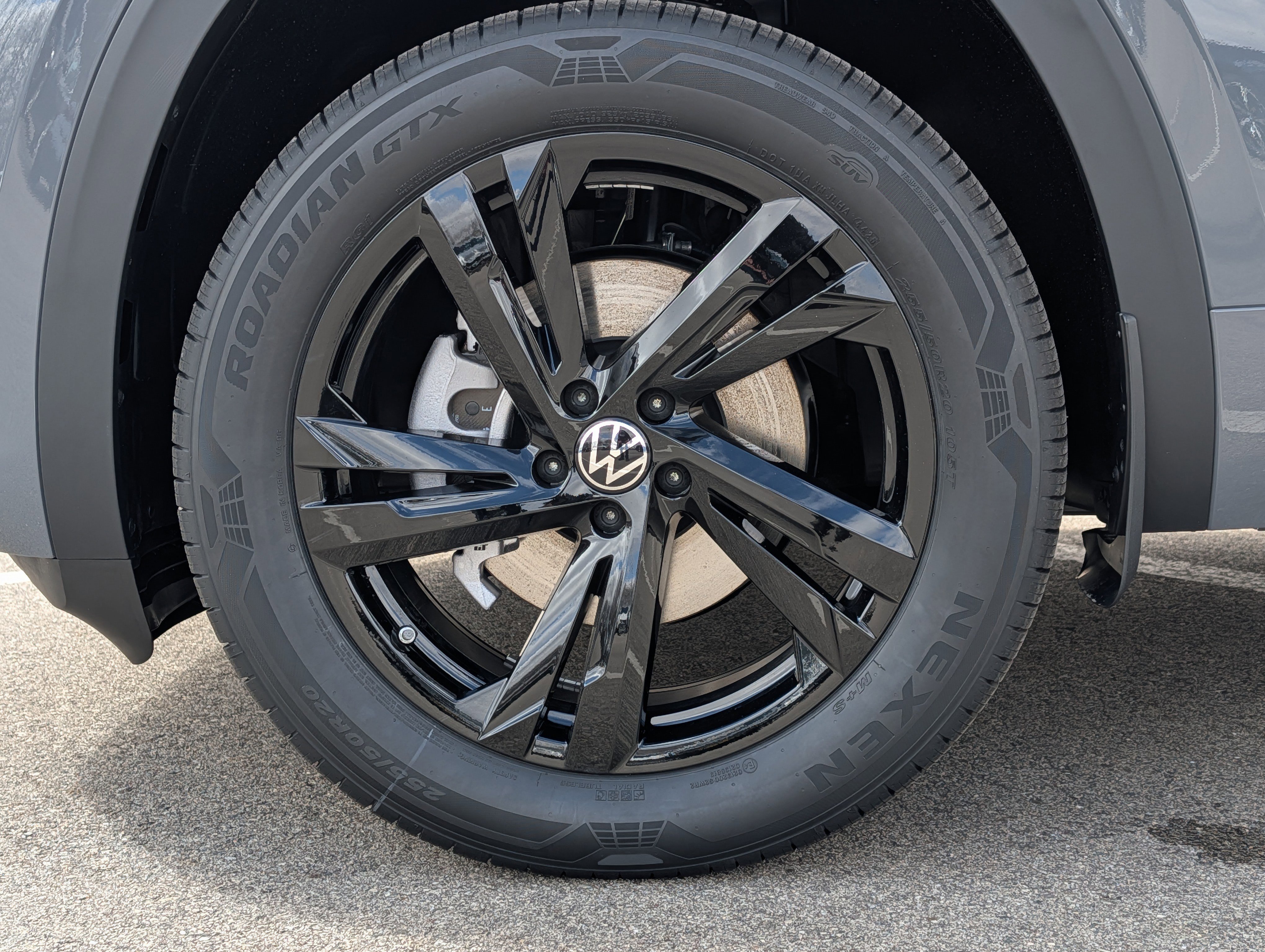 New 2026 Volkswagen Atlas Cross Sport SEL R-Line image 4