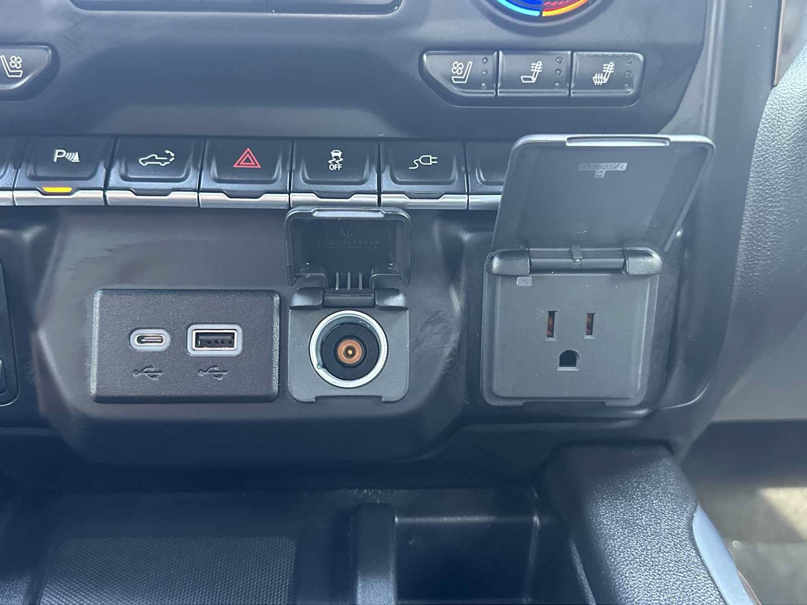 Certified 2022 Chevrolet Silverado 2500 High Country w/ Technology Package AWD/4WD image 34