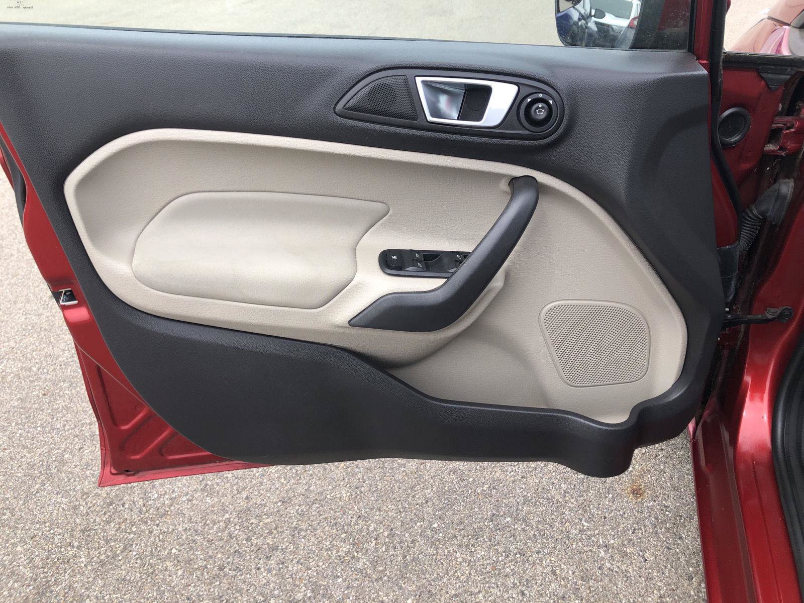 Used 2015 Ford Fiesta SE FWD image 16